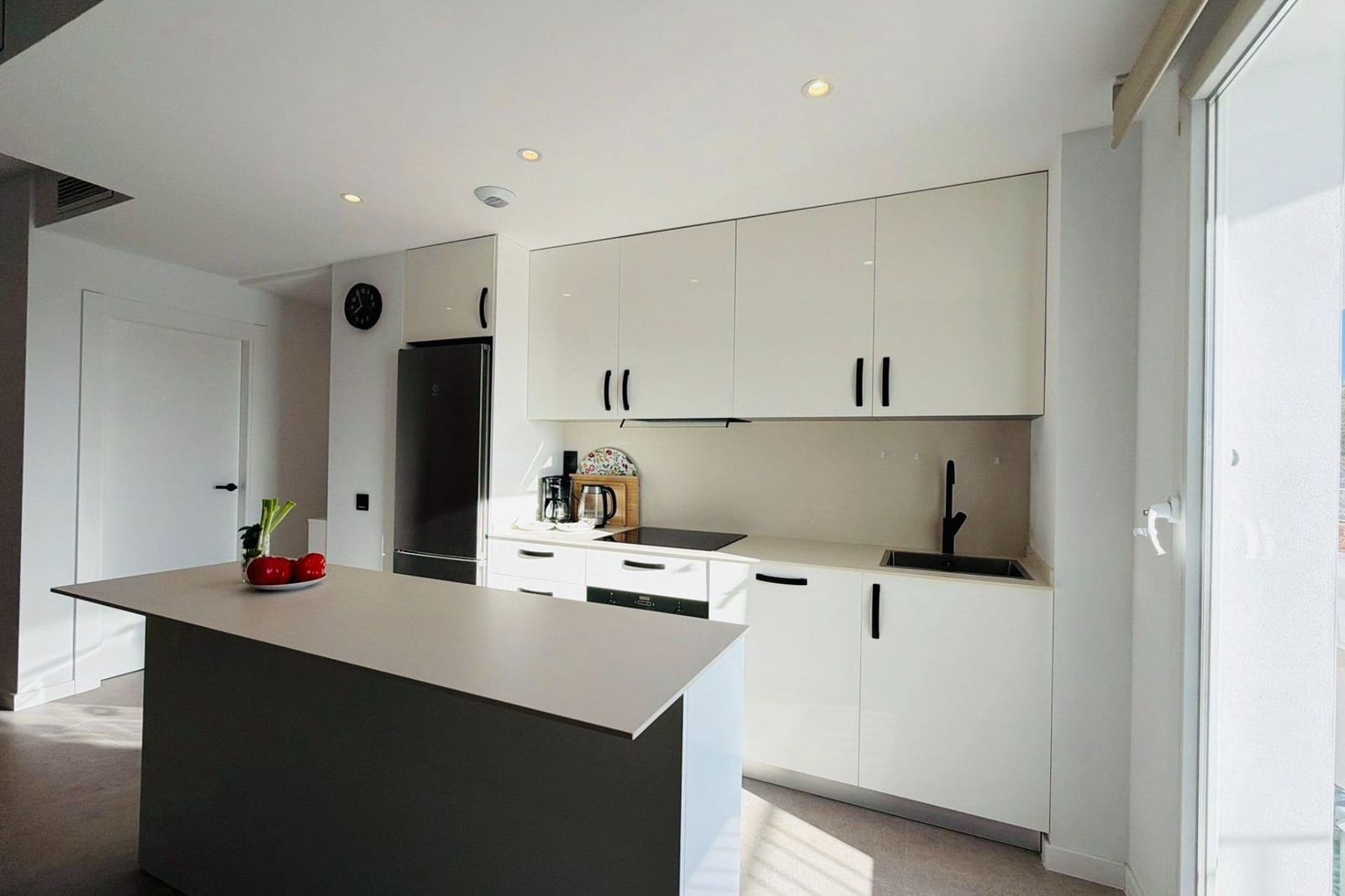 3 sypialnia Apartament do wynajęcia w Fuengirola z basenem garażem - 3 200 € (Ref: 9906863)