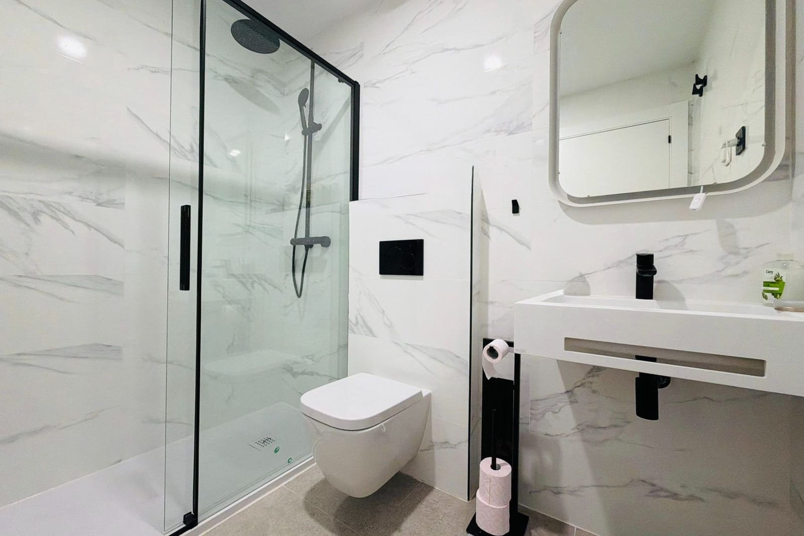 3 sypialnia Apartament do wynajęcia w Fuengirola z basenem garażem - 3 200 € (Ref: 9906863)