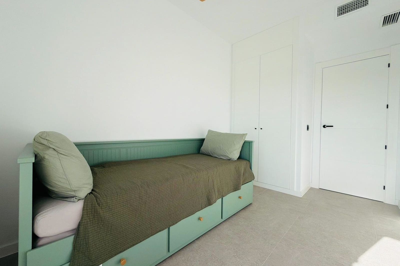 3 sypialnia Apartament do wynajęcia w Fuengirola z basenem garażem - 3 200 € (Ref: 9906863)