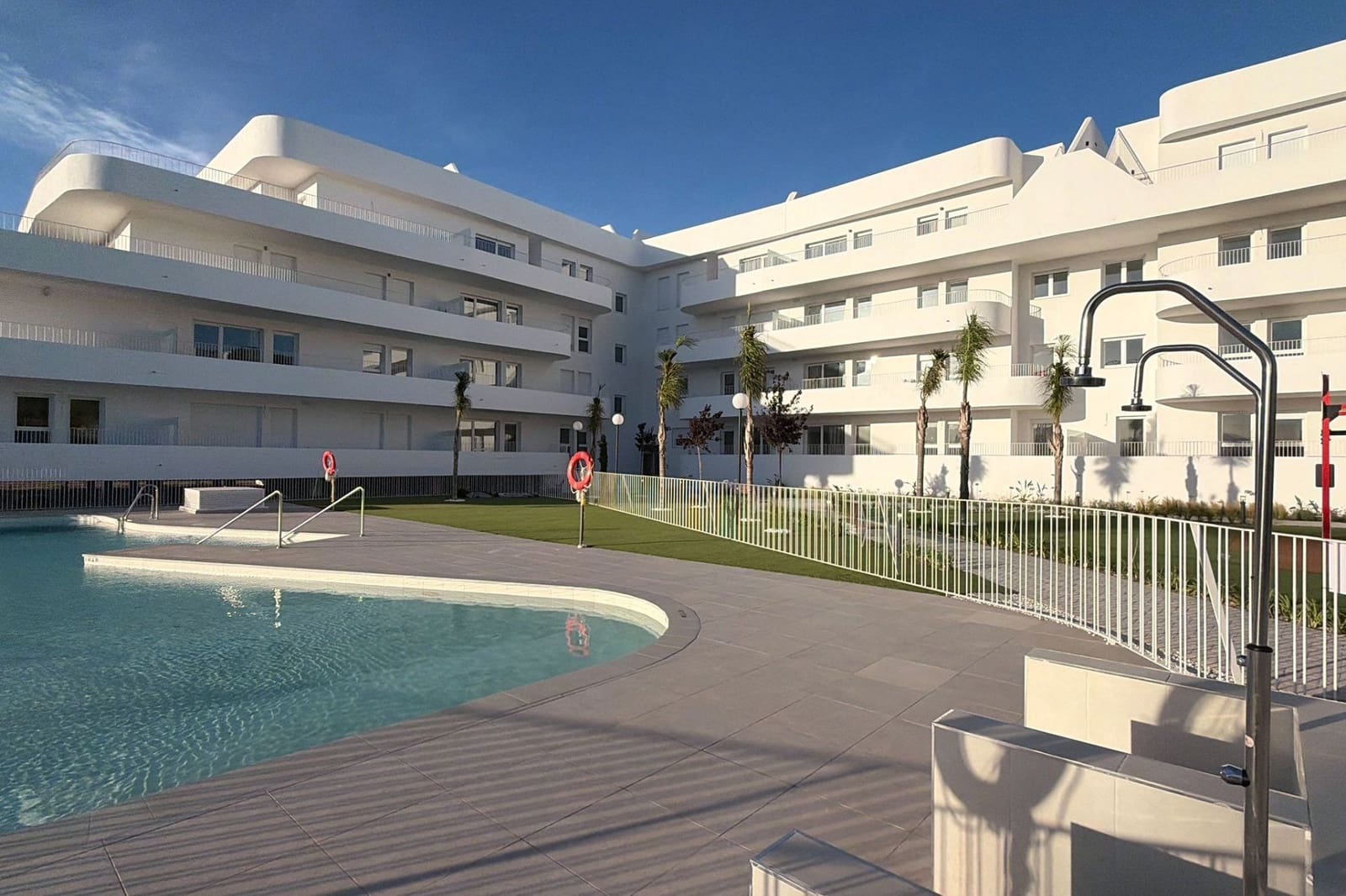 3 sypialnia Apartament do wynajęcia w Fuengirola z basenem garażem - 3 200 € (Ref: 9906863)