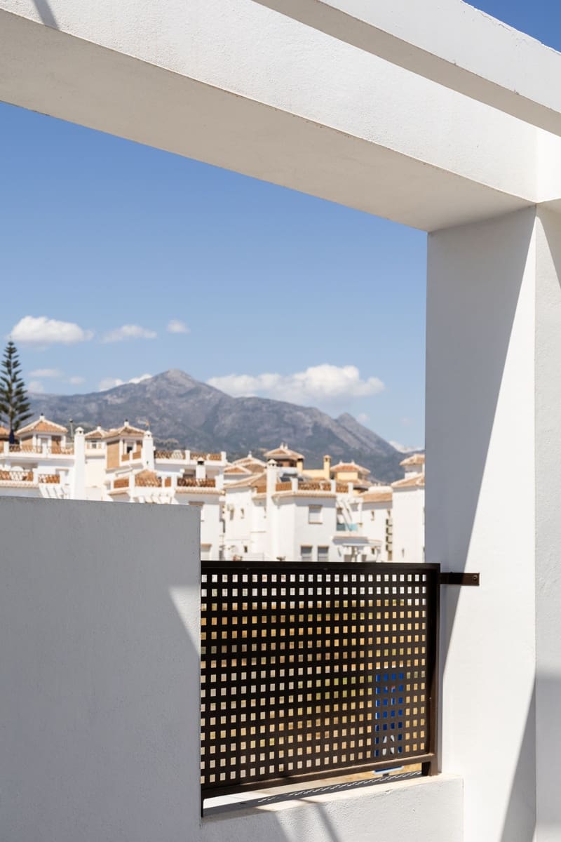 Apartamento para venda em Nerja com piscina - 524 000 € (Ref: 9909051)