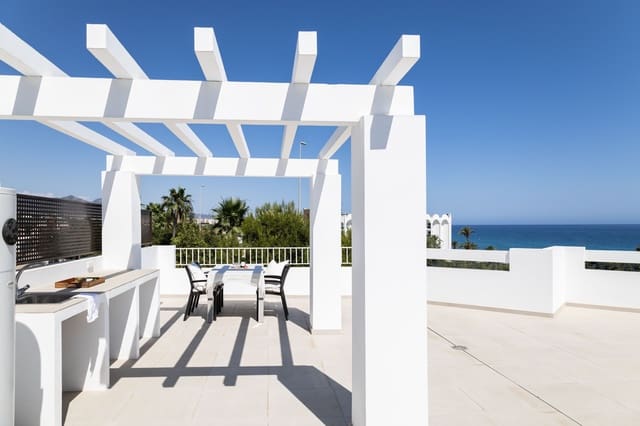 Apartamento para venda em Nerja com piscina - 524 000 € (Ref: 9909051)