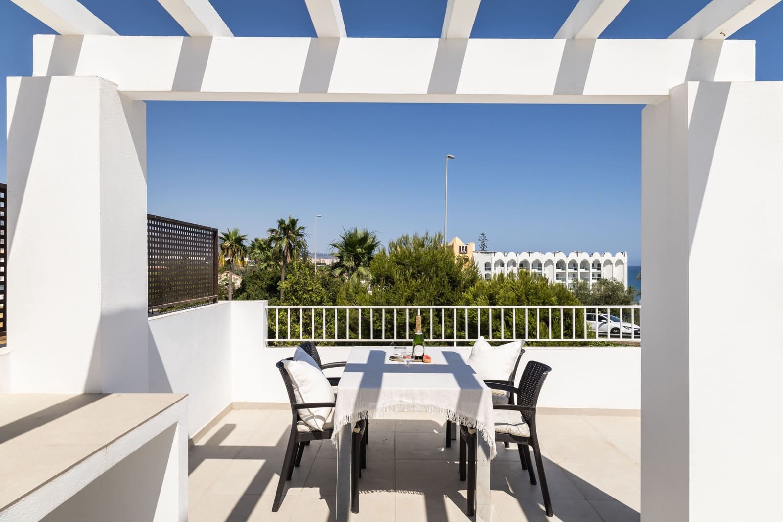 Apartamento para venda em Nerja com piscina - 524 000 € (Ref: 9909051)