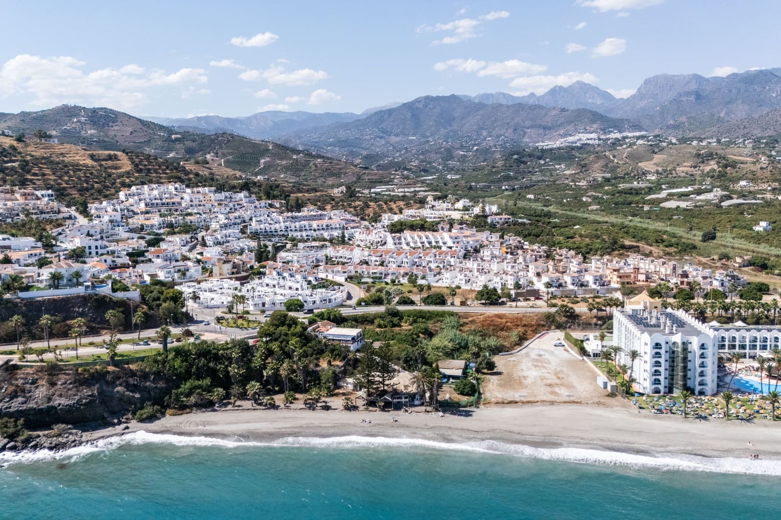 Apartamento para venda em Nerja com piscina - 524 000 € (Ref: 9909051)