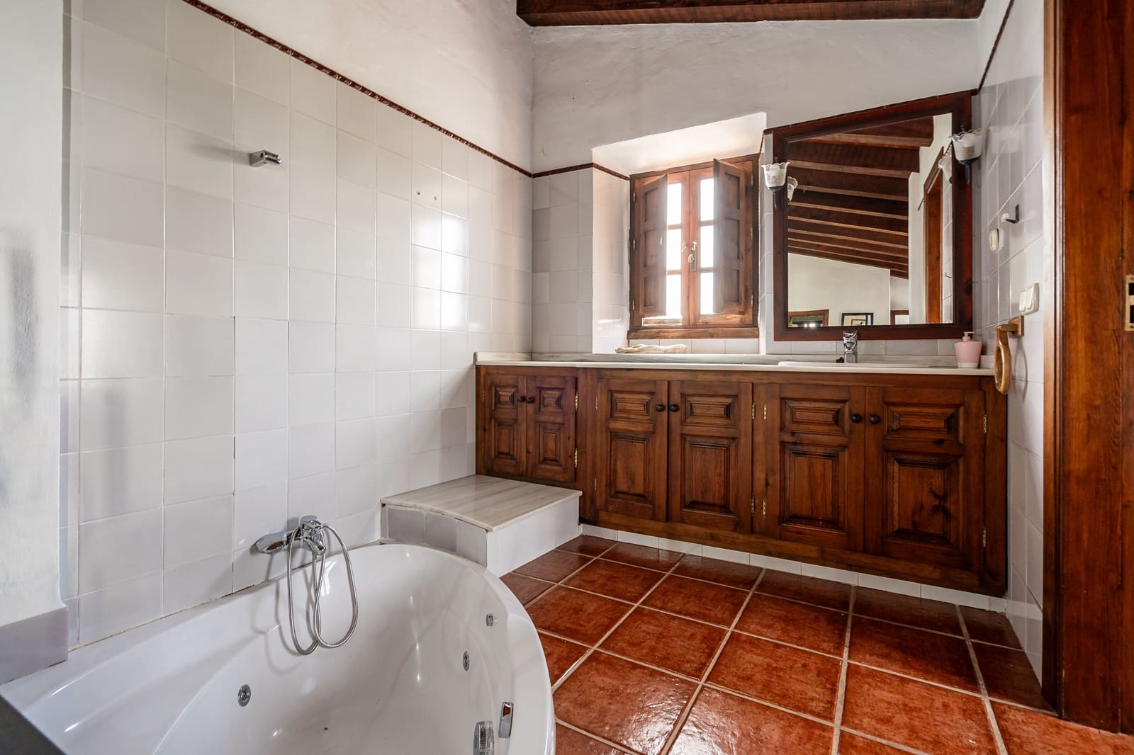 4 Zimmer Haus zu verkaufen in Villanueva de la Concepcion mit Pool - 1.500.000 € (Ref: 9915080)