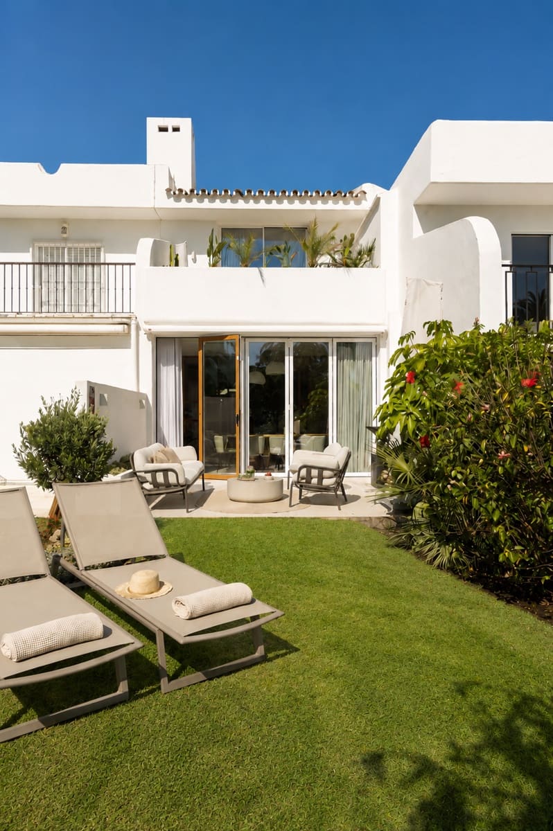 4 bedroom Townhouse for sale in Marbella with pool - € 1,575,000 (Ref: 9915324)