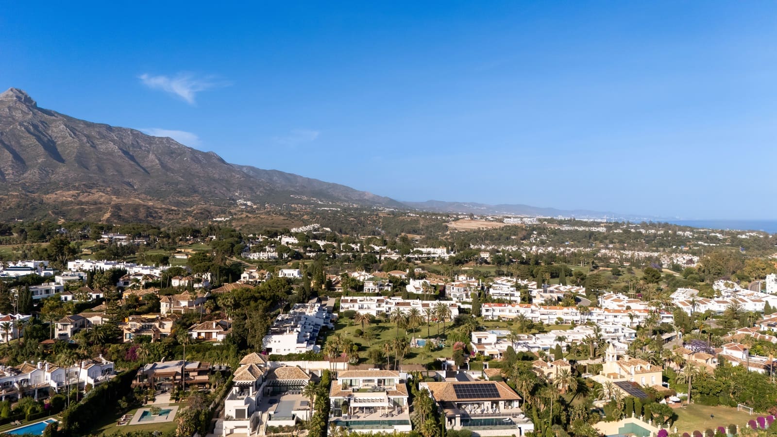 4 bedroom Townhouse for sale in Marbella with pool - € 1,575,000 (Ref: 9915324)