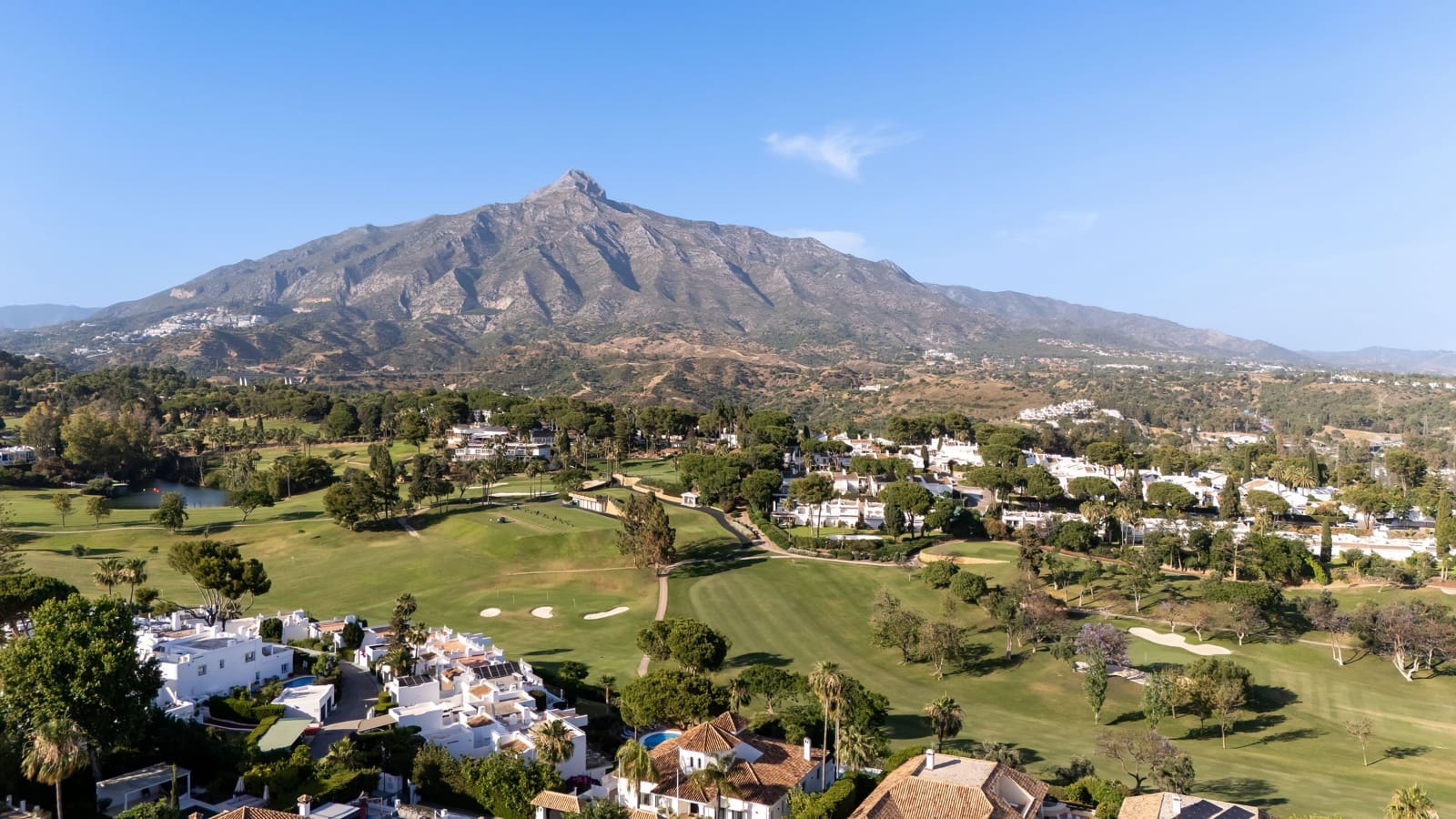 4 bedroom Townhouse for sale in Marbella with pool - € 1,575,000 (Ref: 9915324)