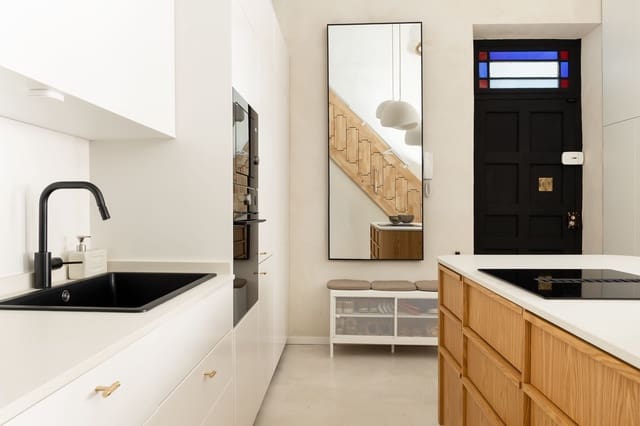 3 soveværelse Lejlighed til salg i Centro Historico, Málaga by - € 650.000 (Ref: 9917619)