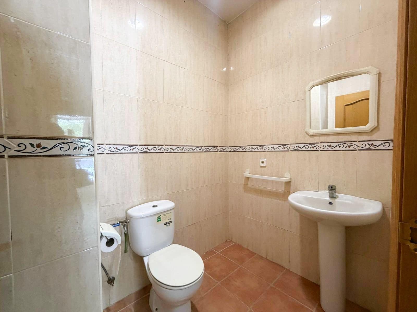 Commercial for sale in Jaen city - € 99,000 (Ref: 9918771)