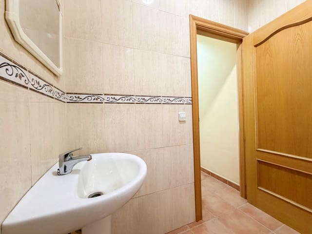 Erhverv til salg i Jaén by - € 99.000 (Ref: 9918771)