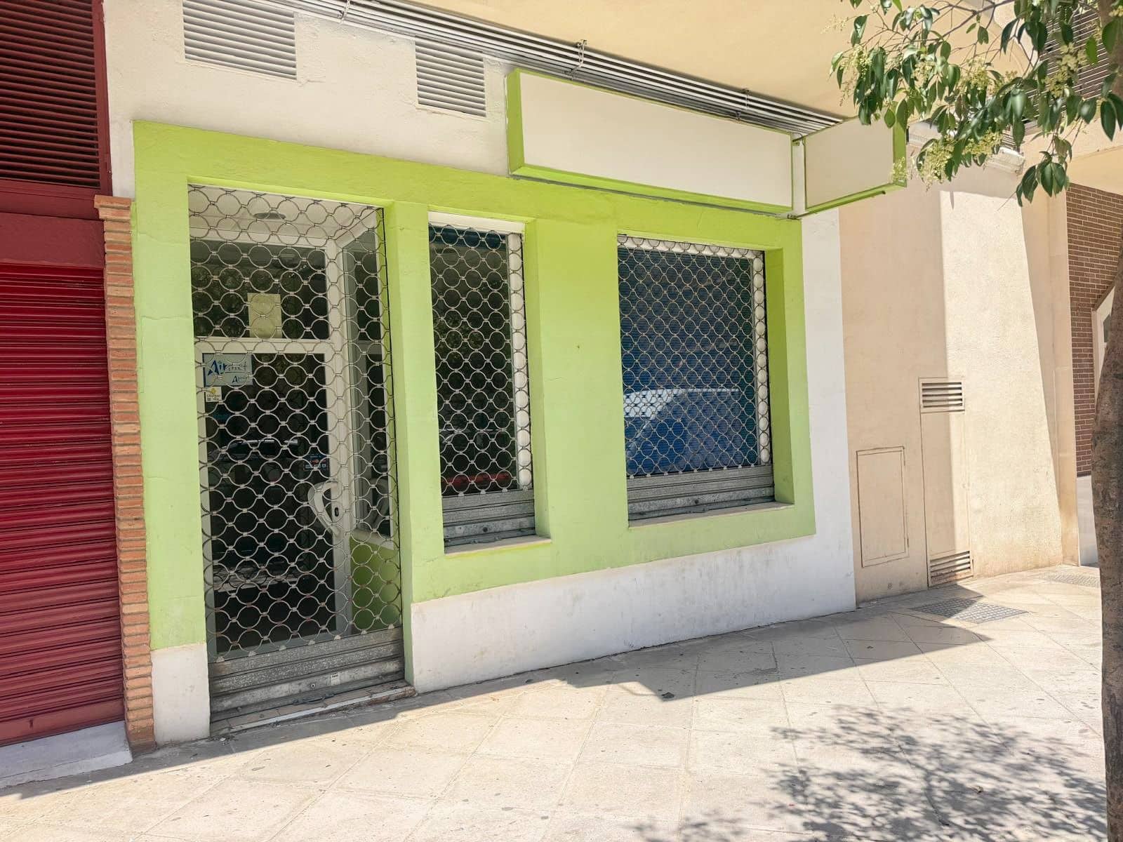 Commercial for sale in Jaen city - € 99,000 (Ref: 9918771)