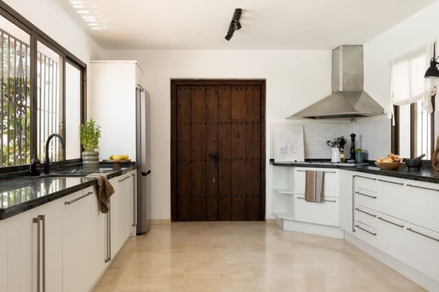 5 makuuhuone Omakotitalo myytävänä paikassa Mijas Costa, Mijas mukana uima-altaan - 1 995 000 € (Ref: 9919078)