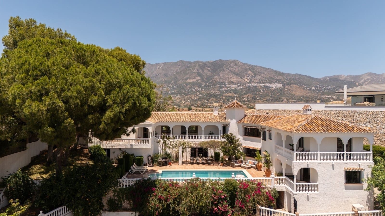 5 makuuhuone Omakotitalo myytävänä paikassa Mijas Costa mukana uima-altaan - 1 995 000 € (Ref: 9919078)