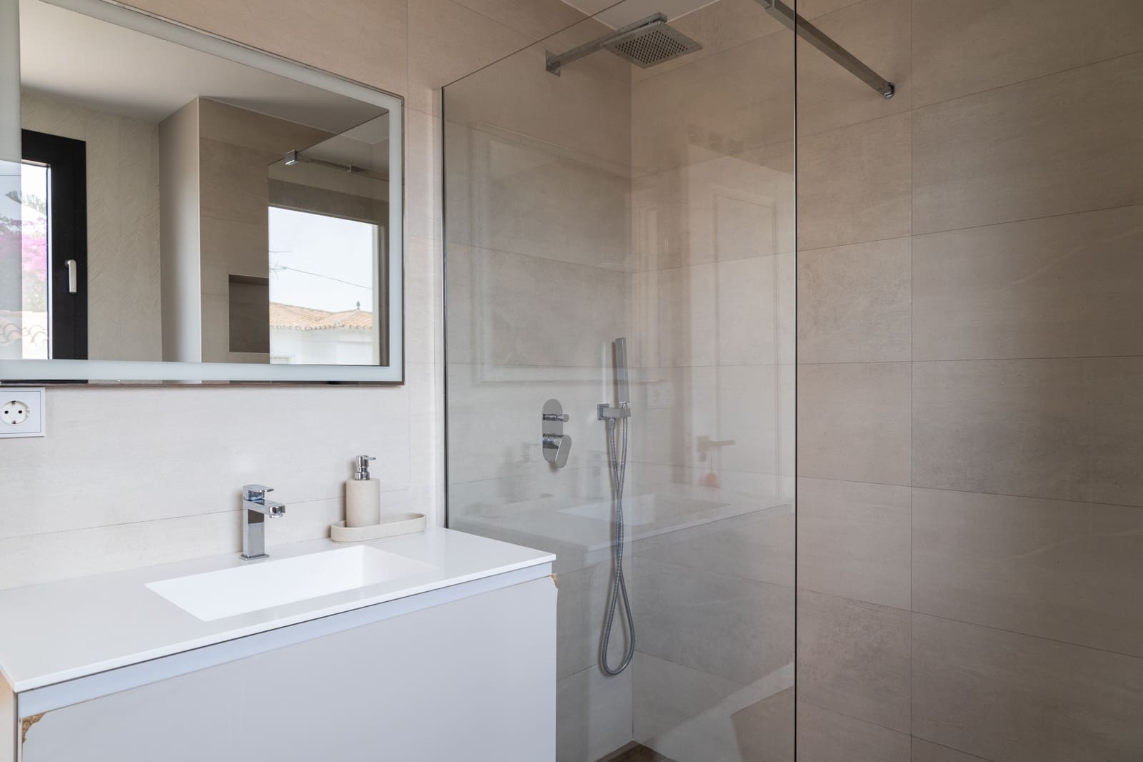 4 camera da letto Casa da affittare in Velez-Malaga con piscina garage - 2.500 € (Rif: 9921559)