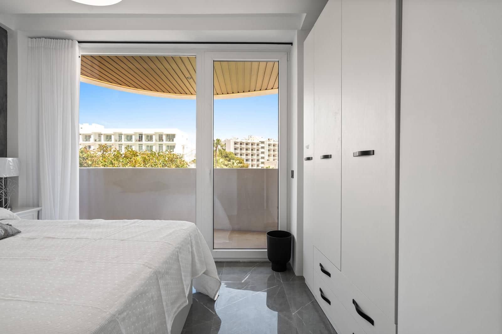 2 slaapkamer Appartement te koop in Benalmadena met zwembad - € 550.000 (Ref: 9921588)