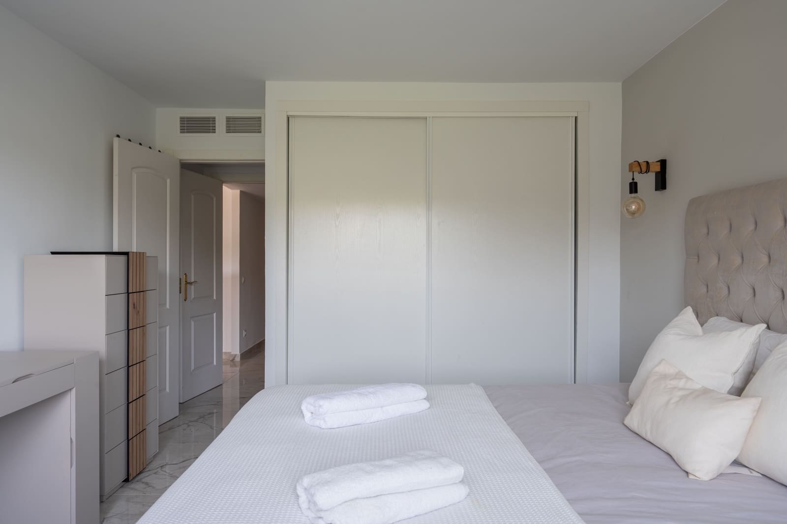 2 bedroom Penthouse for sale in Marbella with pool - € 420,000 (Ref: 9924853)