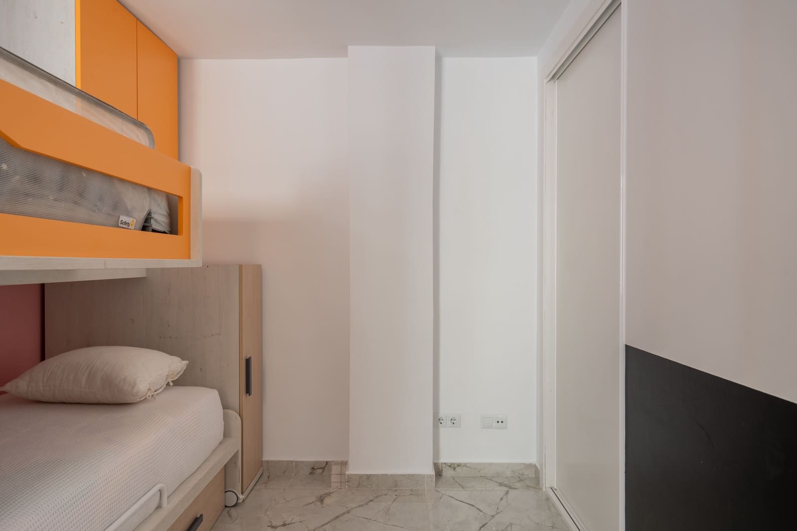 2 bedroom Penthouse for sale in Marbella with pool - € 420,000 (Ref: 9924853)