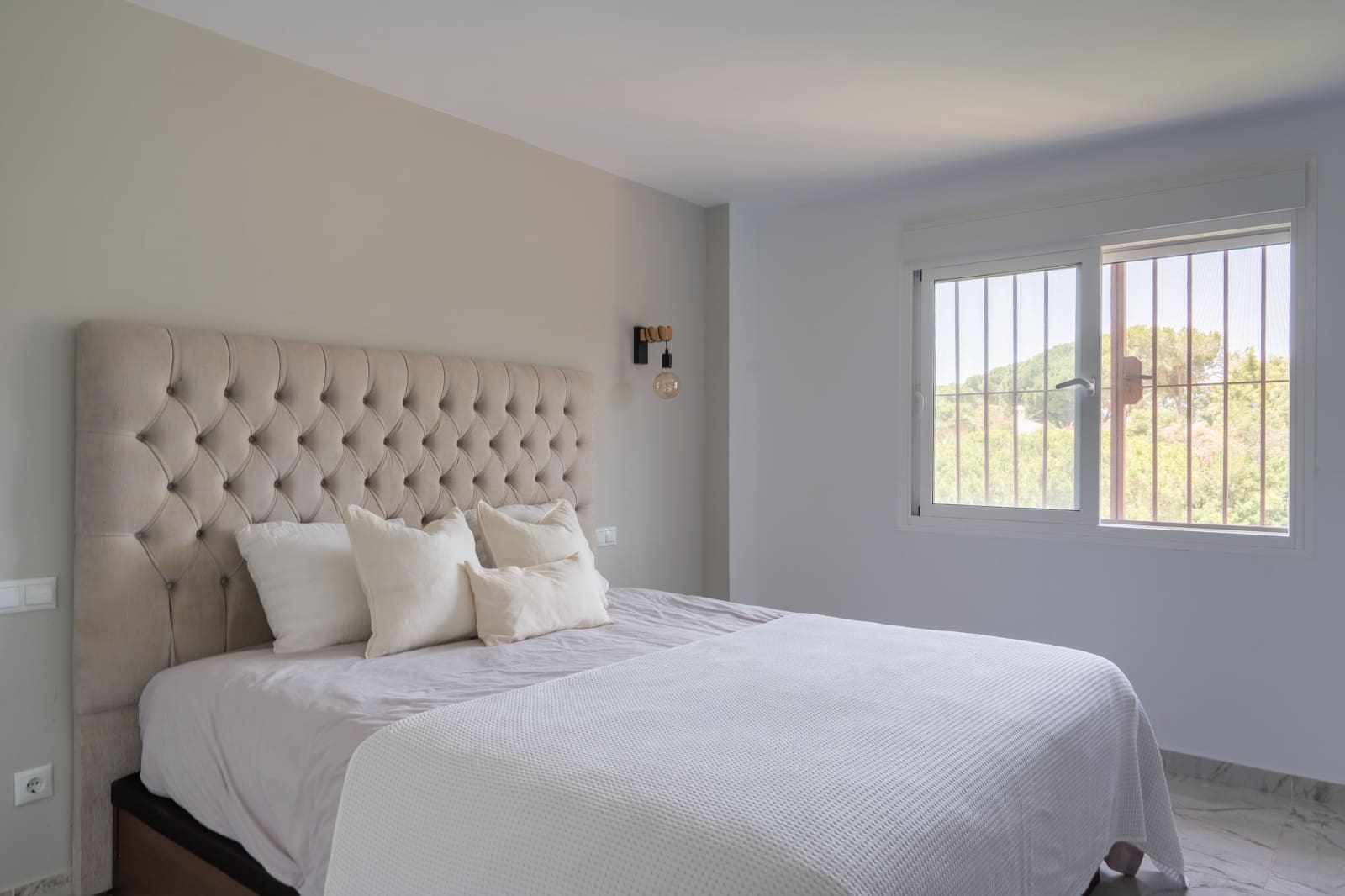 2 bedroom Penthouse for sale in Marbella with pool - € 420,000 (Ref: 9924853)