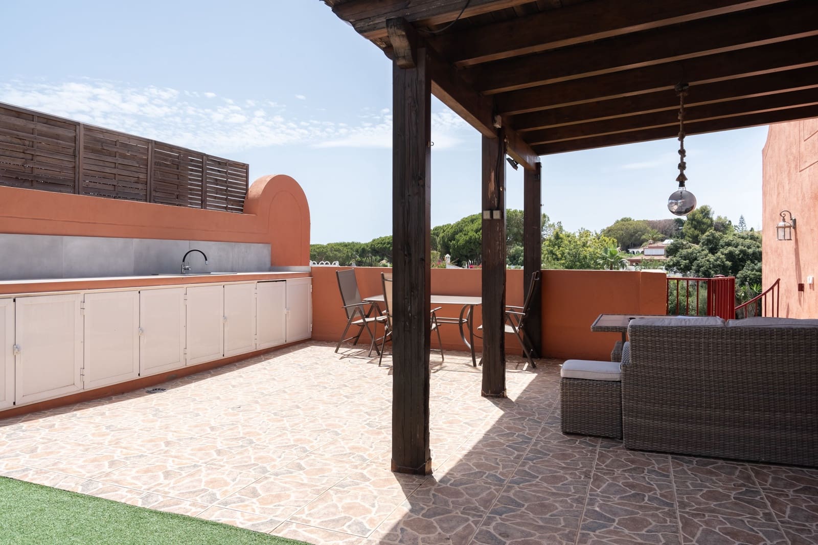 2 bedroom Penthouse for sale in Marbella with pool - € 420,000 (Ref: 9924853)