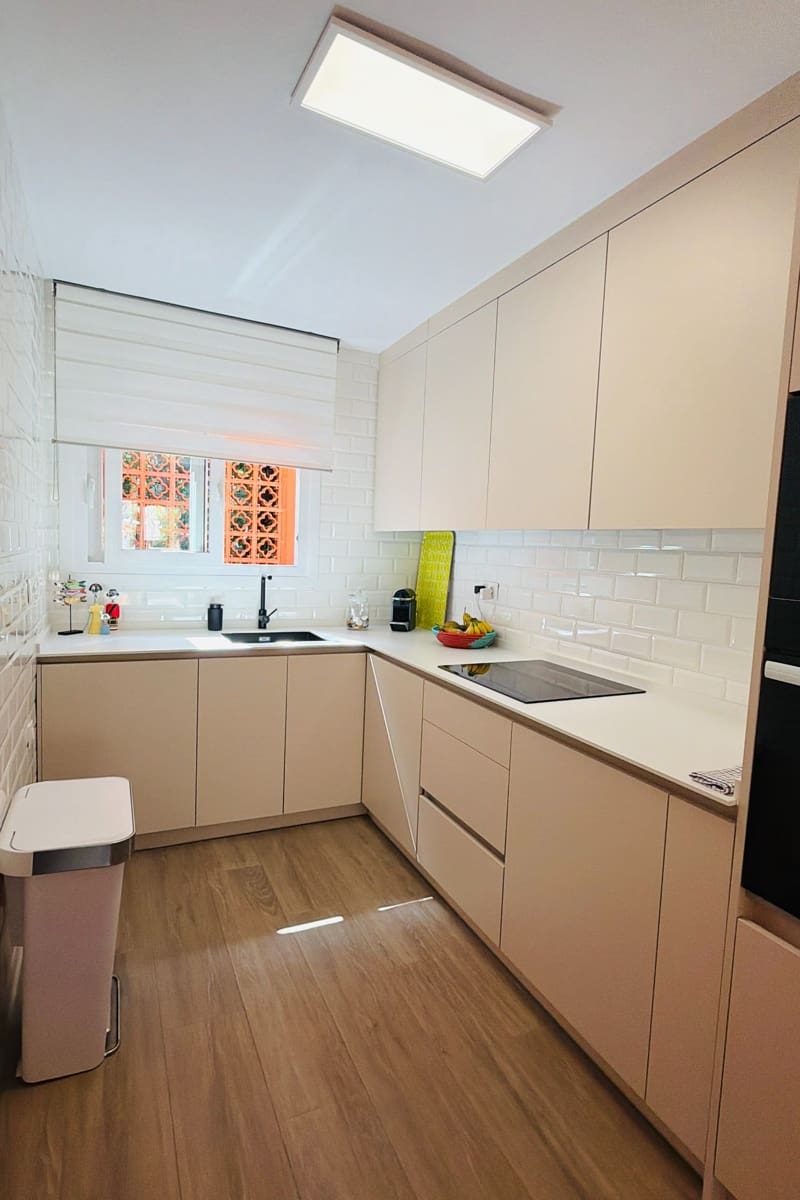 2 bedroom Apartment for sale in Marbella with pool - € 450,000 (Ref: 9924926)