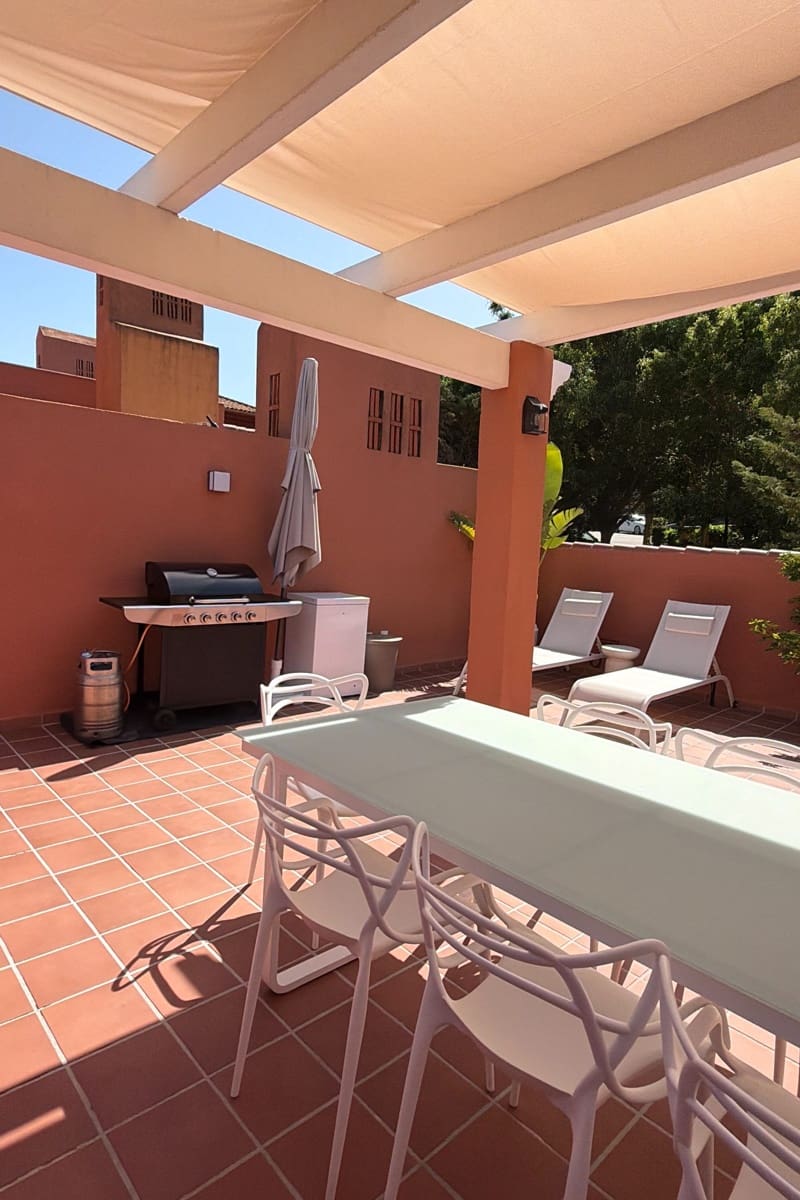 2 bedroom Apartment for sale in Marbella with pool - € 450,000 (Ref: 9924926)