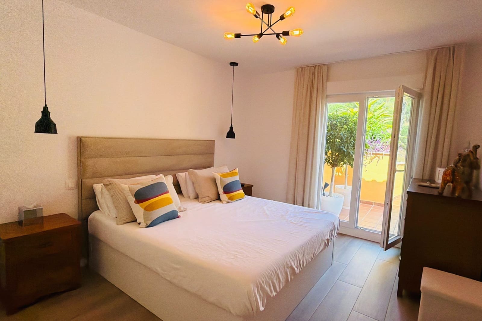 2 bedroom Apartment for sale in Marbella with pool - € 450,000 (Ref: 9924926)