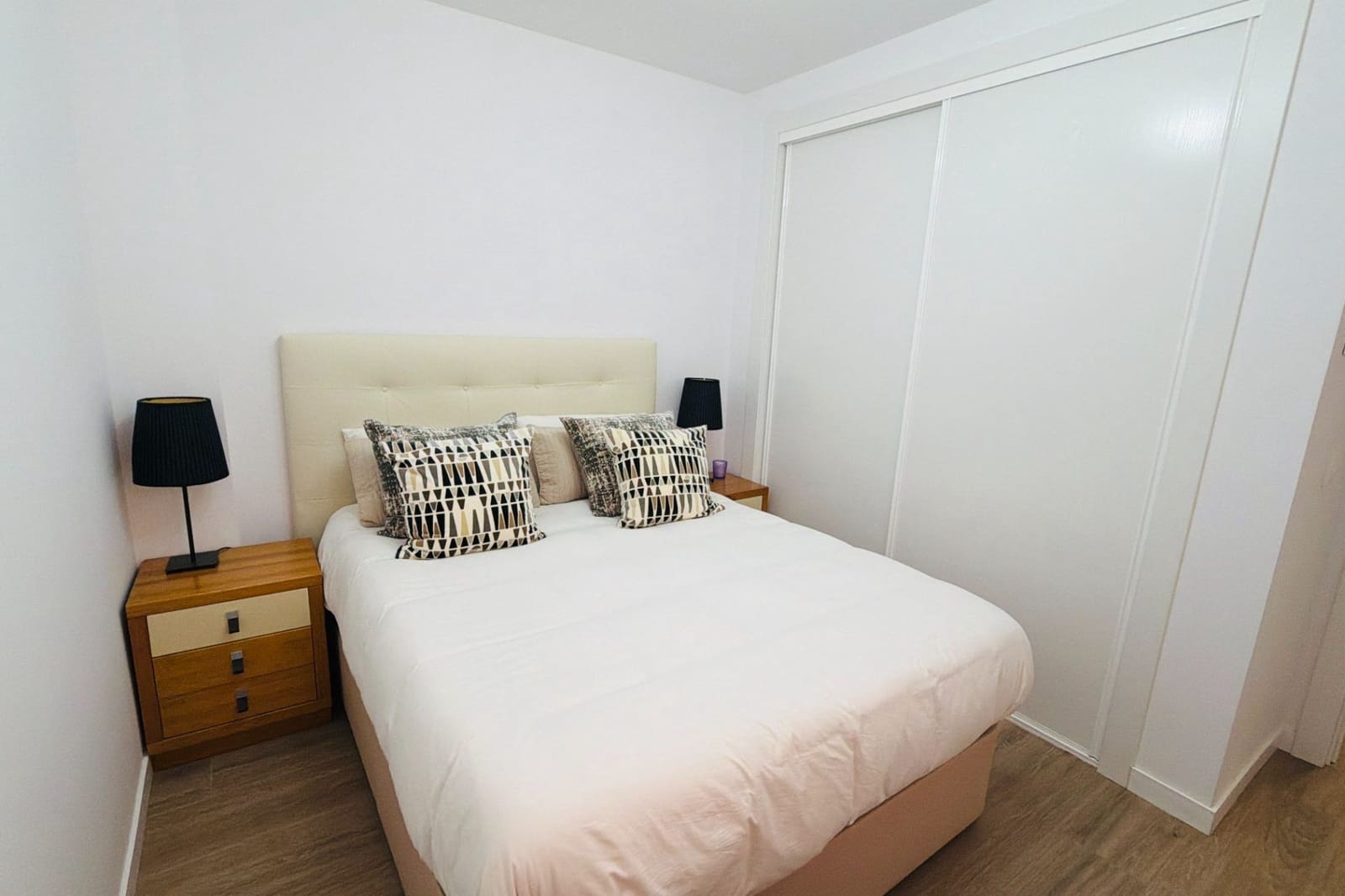 2 bedroom Apartment for sale in Marbella with pool - € 450,000 (Ref: 9924926)