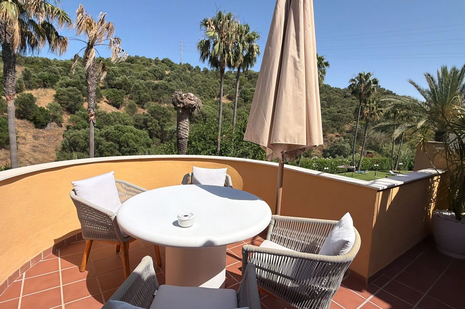 2 bedroom Apartment for sale in Marbella with pool - € 450,000 (Ref: 9924926)