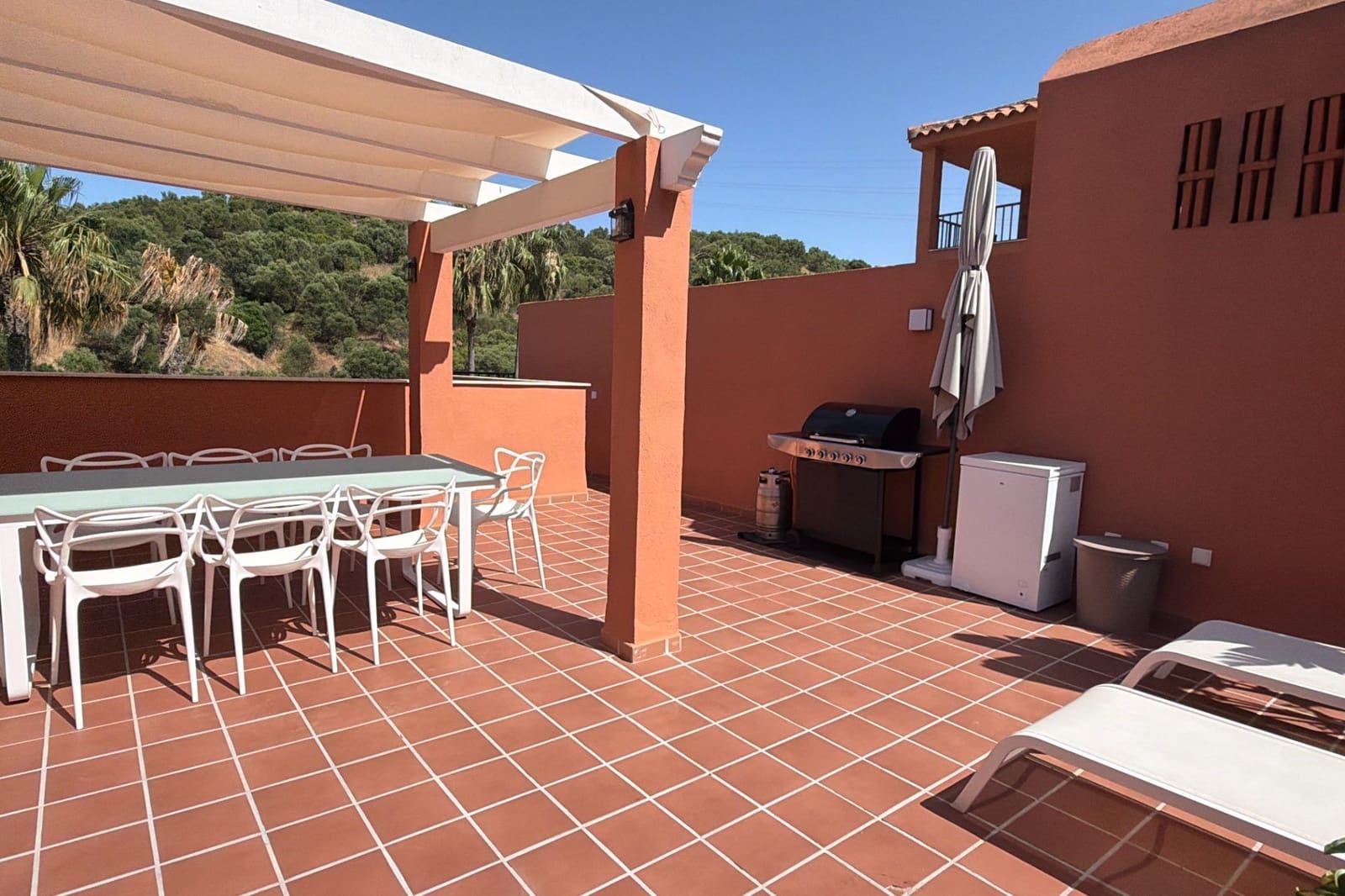 2 bedroom Apartment for sale in Marbella with pool - € 450,000 (Ref: 9924926)