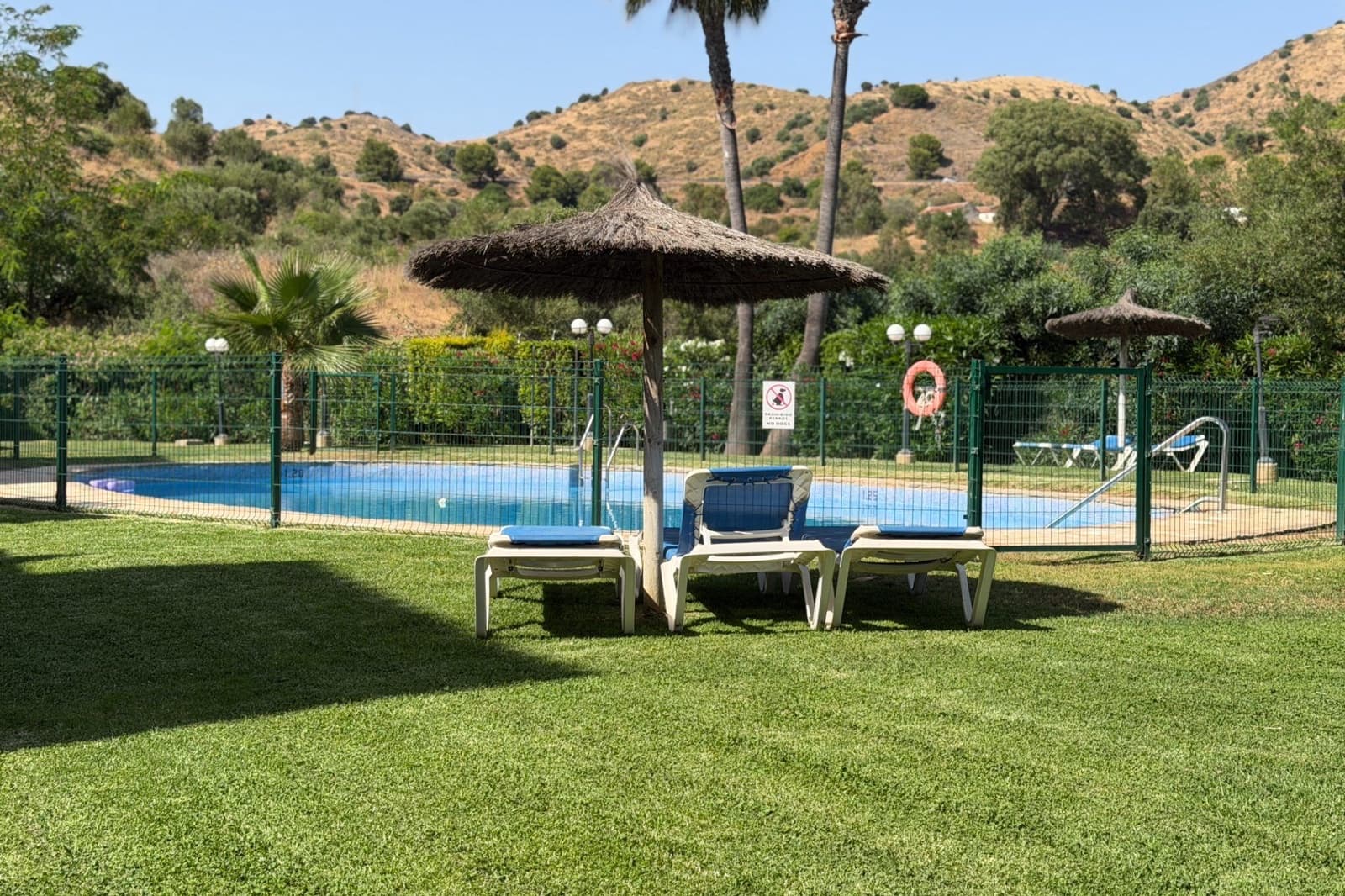2 bedroom Apartment for sale in Marbella with pool - € 450,000 (Ref: 9924926)