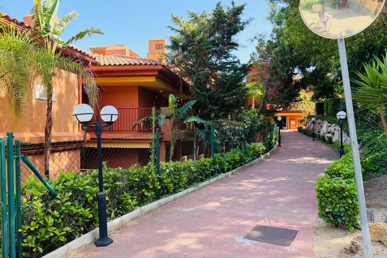 2 bedroom Apartment for sale in Marbella with pool - € 450,000 (Ref: 9924926)