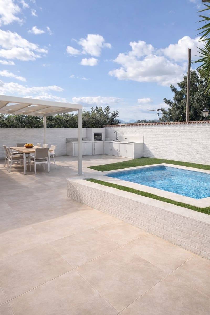 4 bedroom Villa for sale in Fuengirola with pool - € 875,000 (Ref: 9925239)