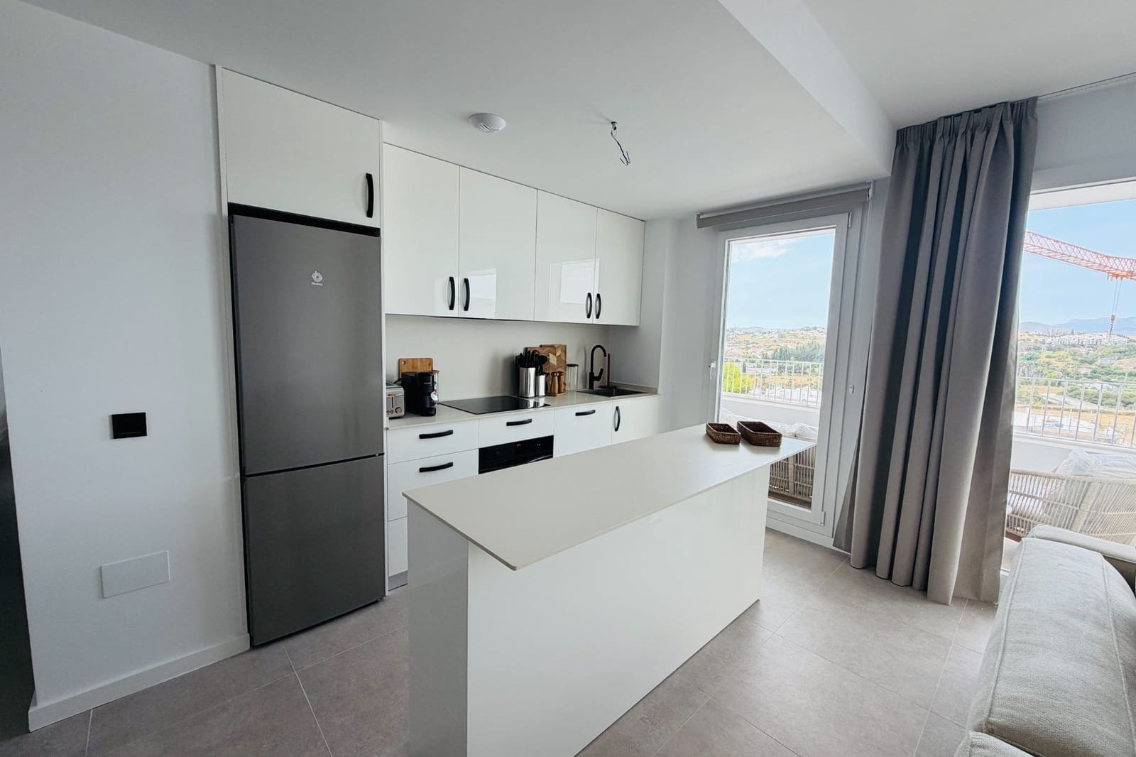 3 bedroom Apartment for rent in Fuengirola with pool garage - € 2,500 (Ref: 9929887)