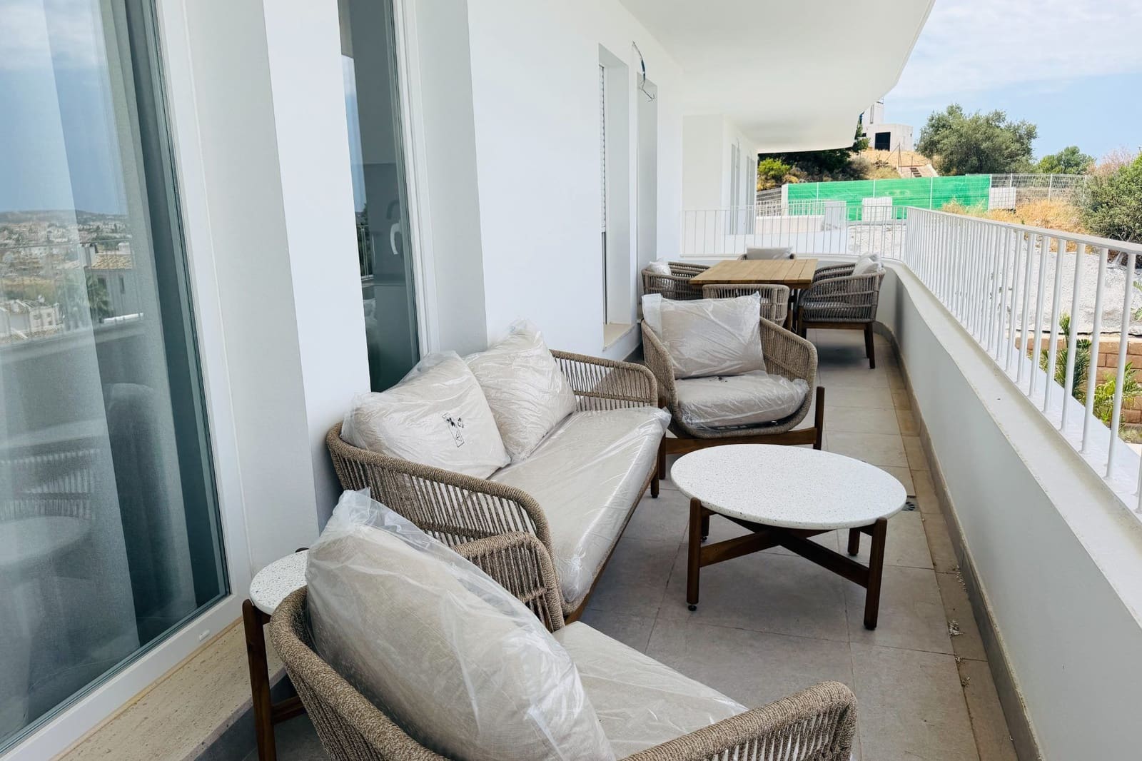 3 bedroom Apartment for rent in Fuengirola with pool garage - € 2,500 (Ref: 9929887)