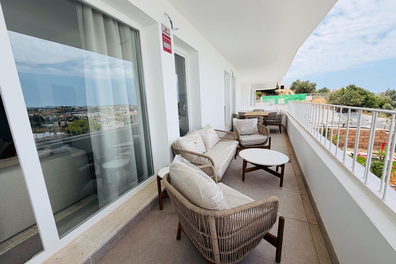3 bedroom Apartment for rent in Fuengirola with pool garage - € 2,500 (Ref: 9929887)