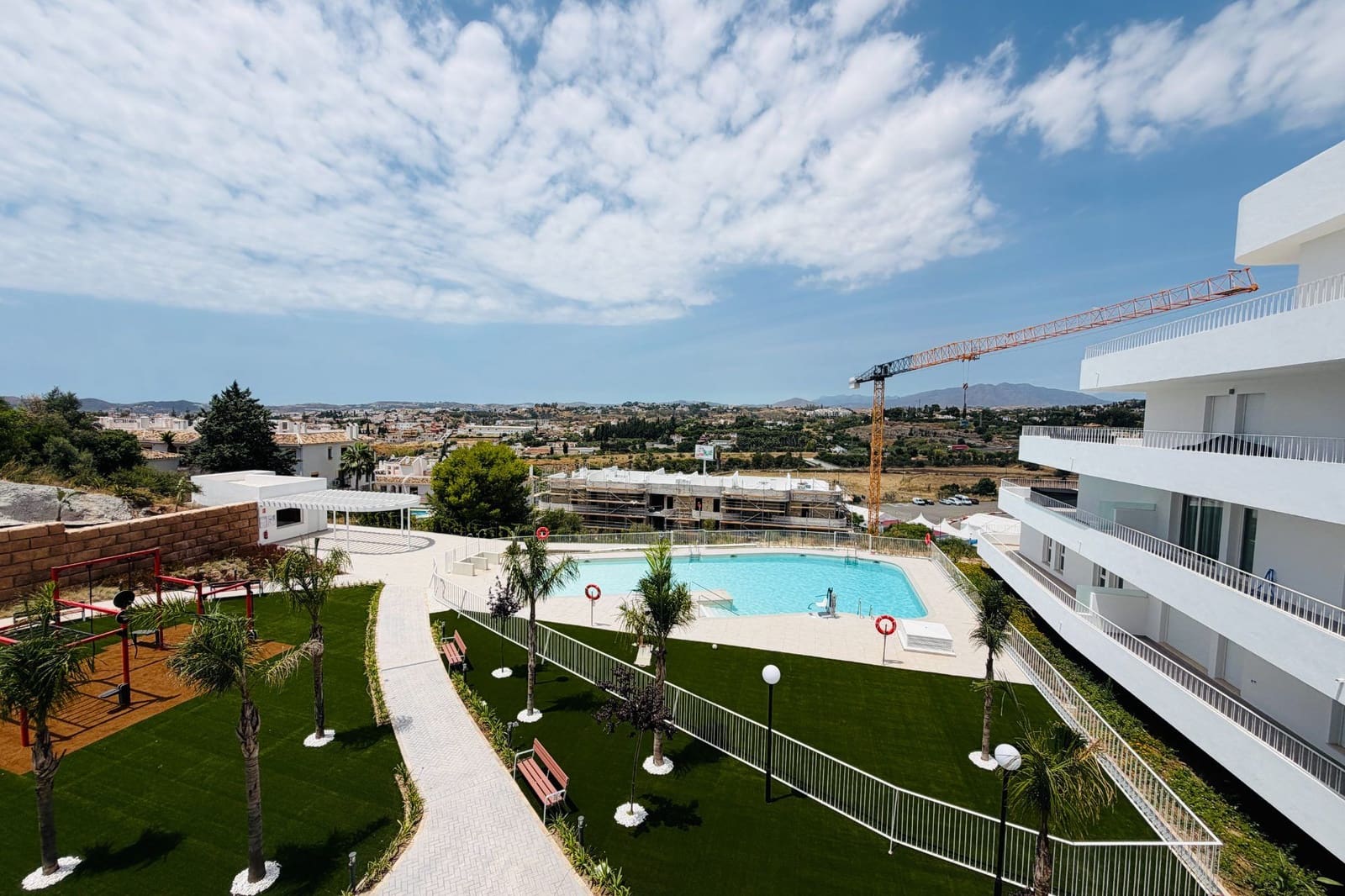 3 bedroom Apartment for rent in Fuengirola with pool garage - € 2,500 (Ref: 9929887)