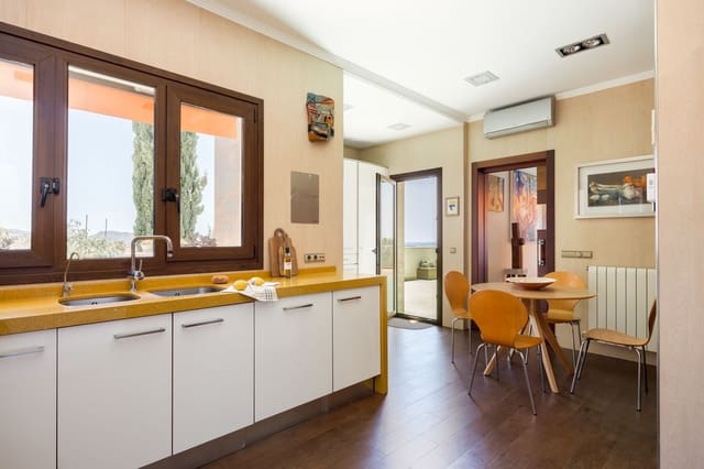 3 soveværelse Byhus til salg i Cerrado de Calderon, Málaga by - € 2.450.000 (Ref: 9935409)