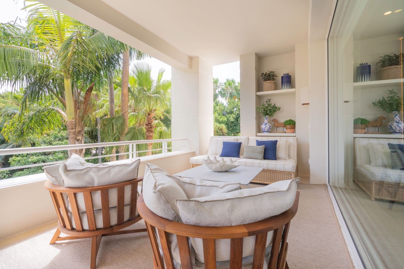 3 bedroom Flat for sale in Marbella with pool - € 2,150,000 (Ref: 9939115)