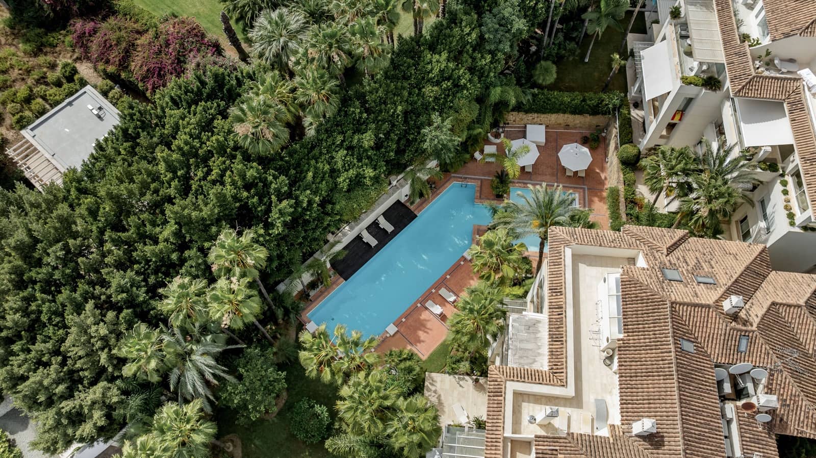 3 bedroom Flat for sale in Marbella with pool - € 2,150,000 (Ref: 9939115)