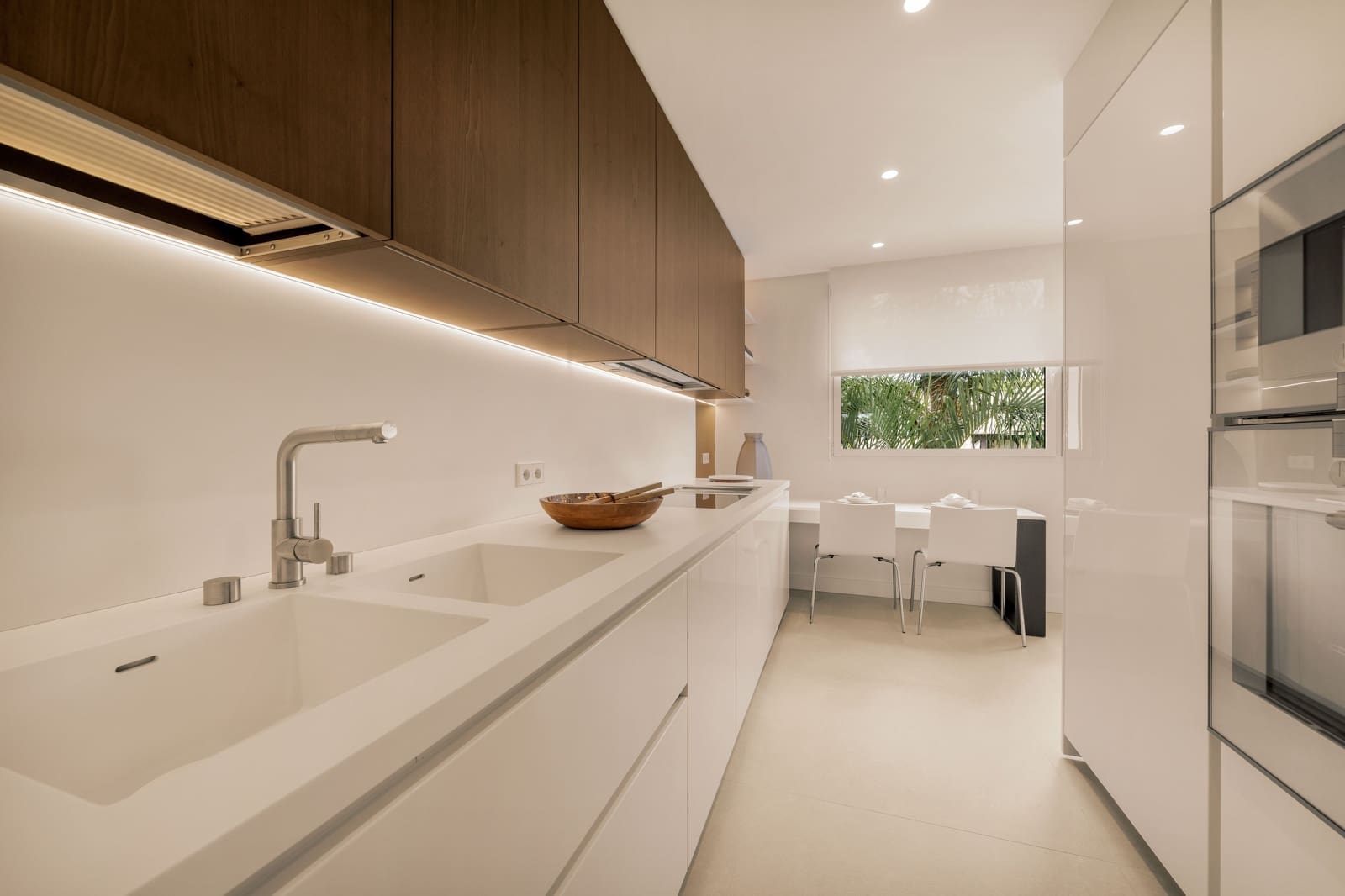 3 bedroom Flat for sale in Marbella with pool - € 2,150,000 (Ref: 9939115)