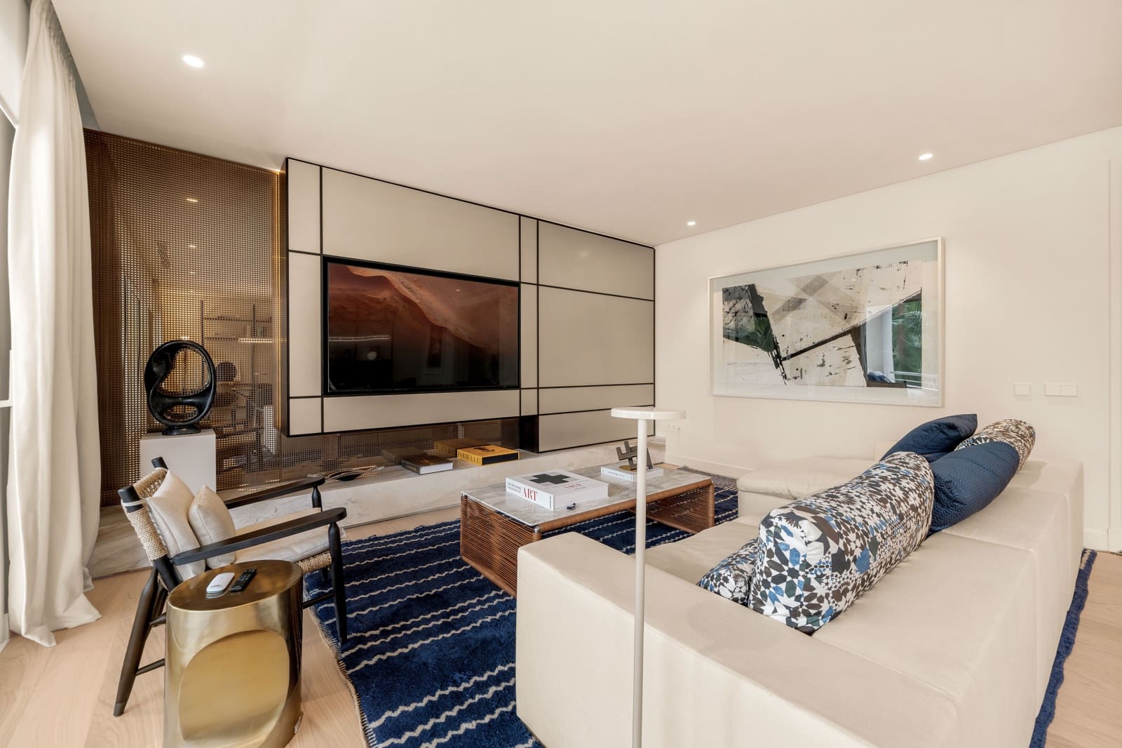 3 bedroom Flat for sale in Marbella with pool - € 2,150,000 (Ref: 9939115)