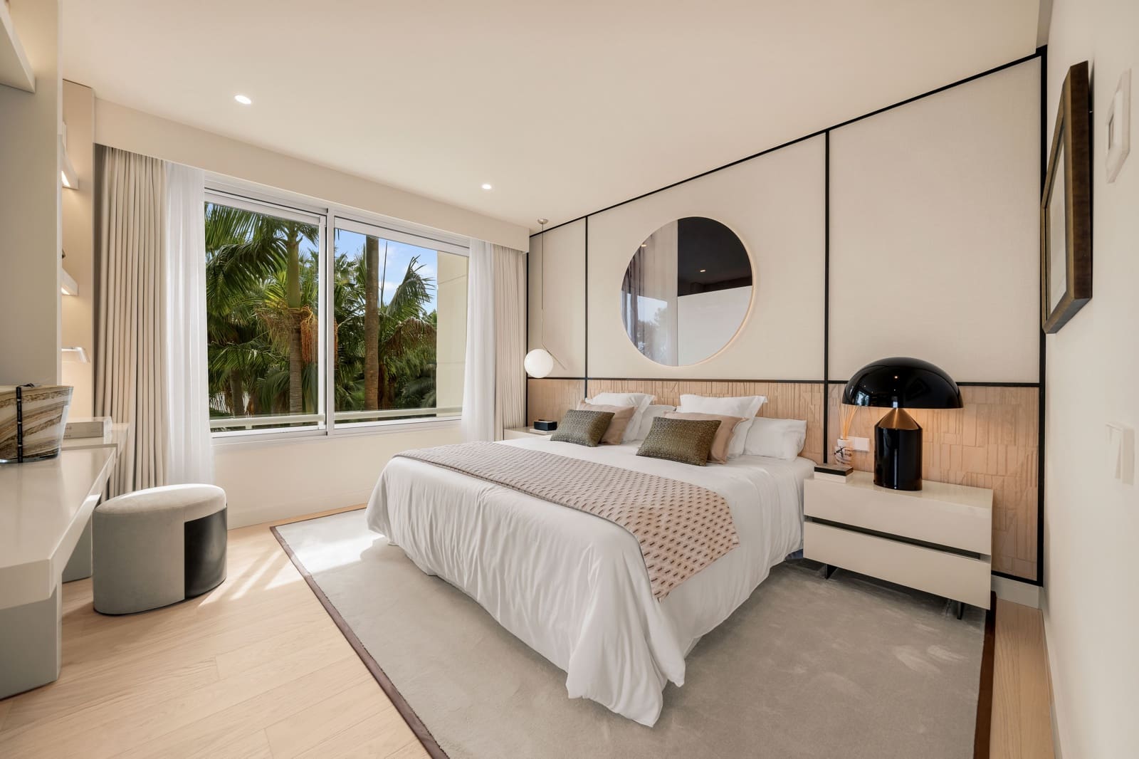 3 bedroom Flat for sale in Marbella with pool - € 2,150,000 (Ref: 9939115)