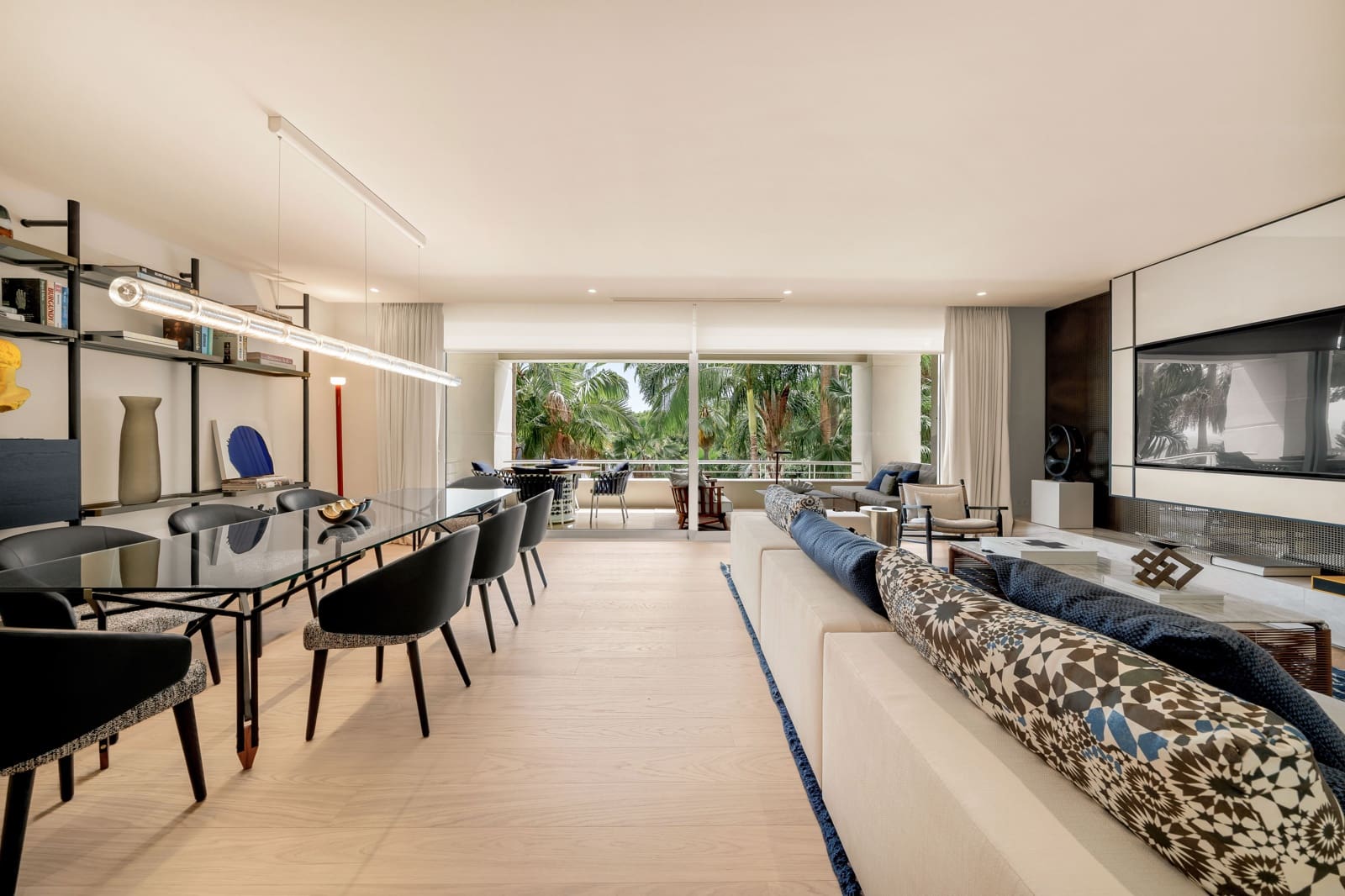 3 bedroom Flat for sale in Marbella with pool - € 2,150,000 (Ref: 9939115)