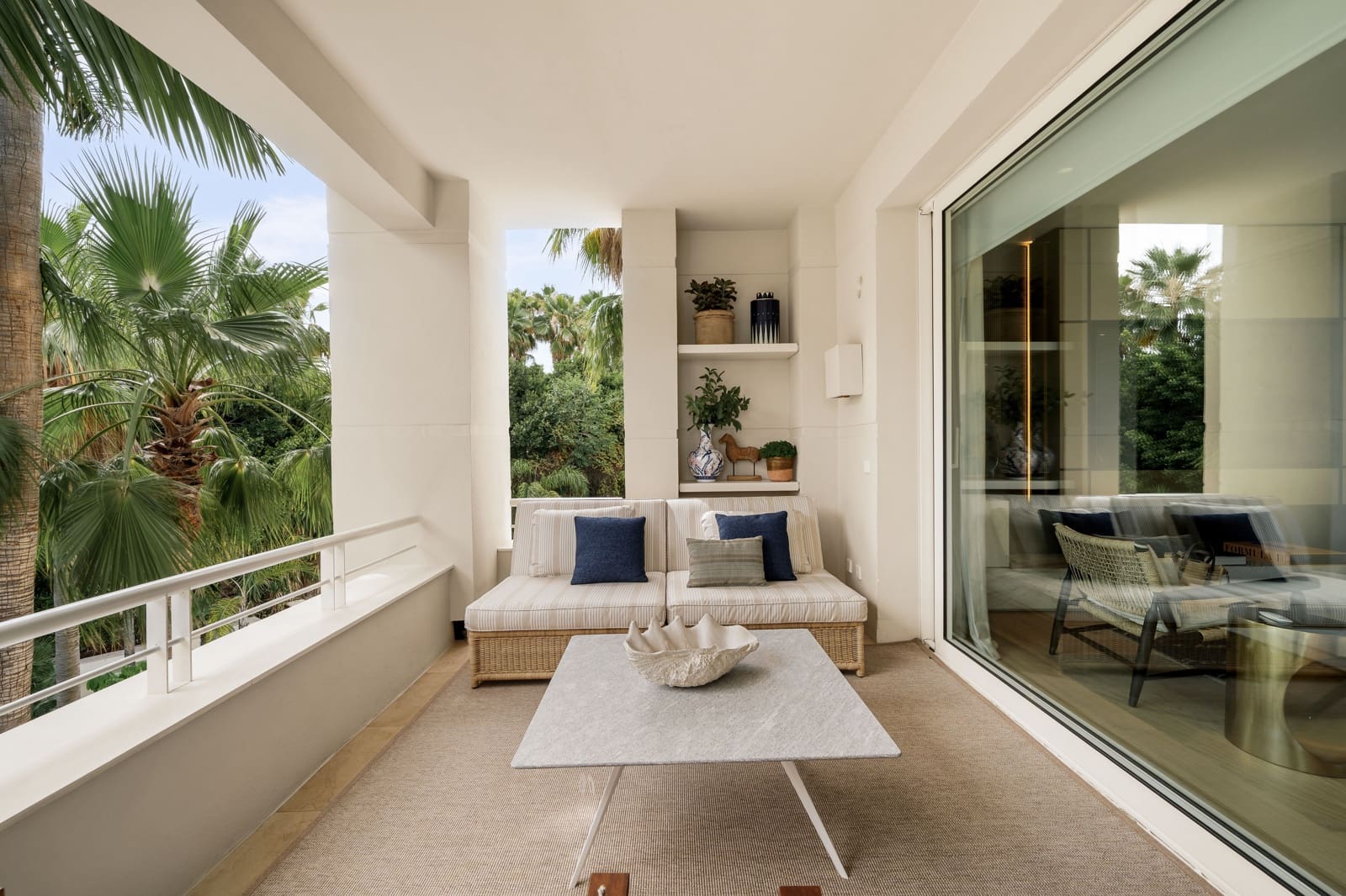 3 bedroom Flat for sale in Marbella with pool - € 2,150,000 (Ref: 9939115)