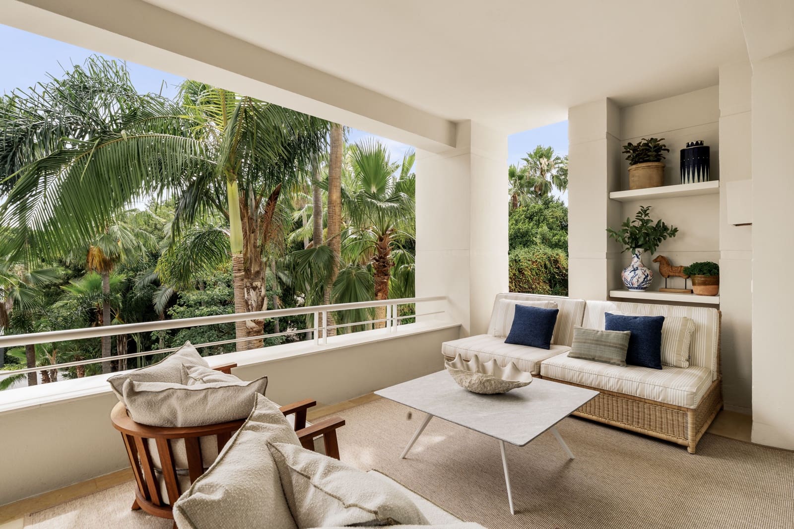 3 bedroom Flat for sale in Marbella with pool - € 2,150,000 (Ref: 9939115)