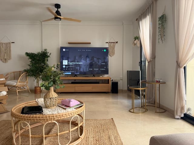 2 bedroom Apartment for rent in Centro ciudad, Fuengirola with garage - € 1,500 (Ref: 9940828)