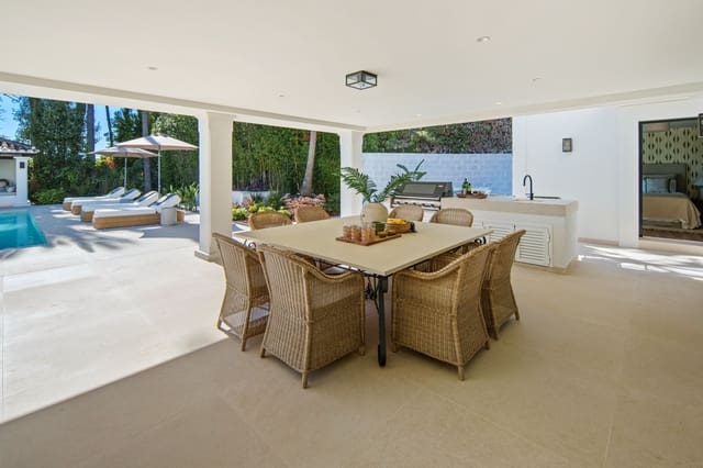 5 slaapkamer Villa te koop in Las Brisas, Marbella met zwembad - € 5.995.000 (Ref: 9941193)