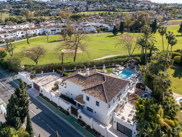 5 slaapkamer Villa te koop in Las Brisas, Marbella met zwembad - € 5.995.000 (Ref: 9941193)