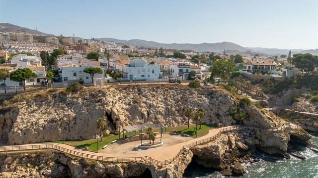 3 soveværelse Byhus til salg i La Cala del Moral, Rincón de la Victoria med swimmingpool - € 499.000 (Ref: 9941264)